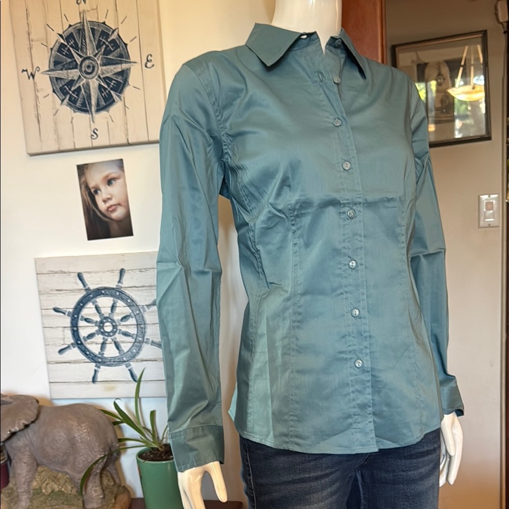 NWT northern reflections size small Women's Teal Button-Up Shirt